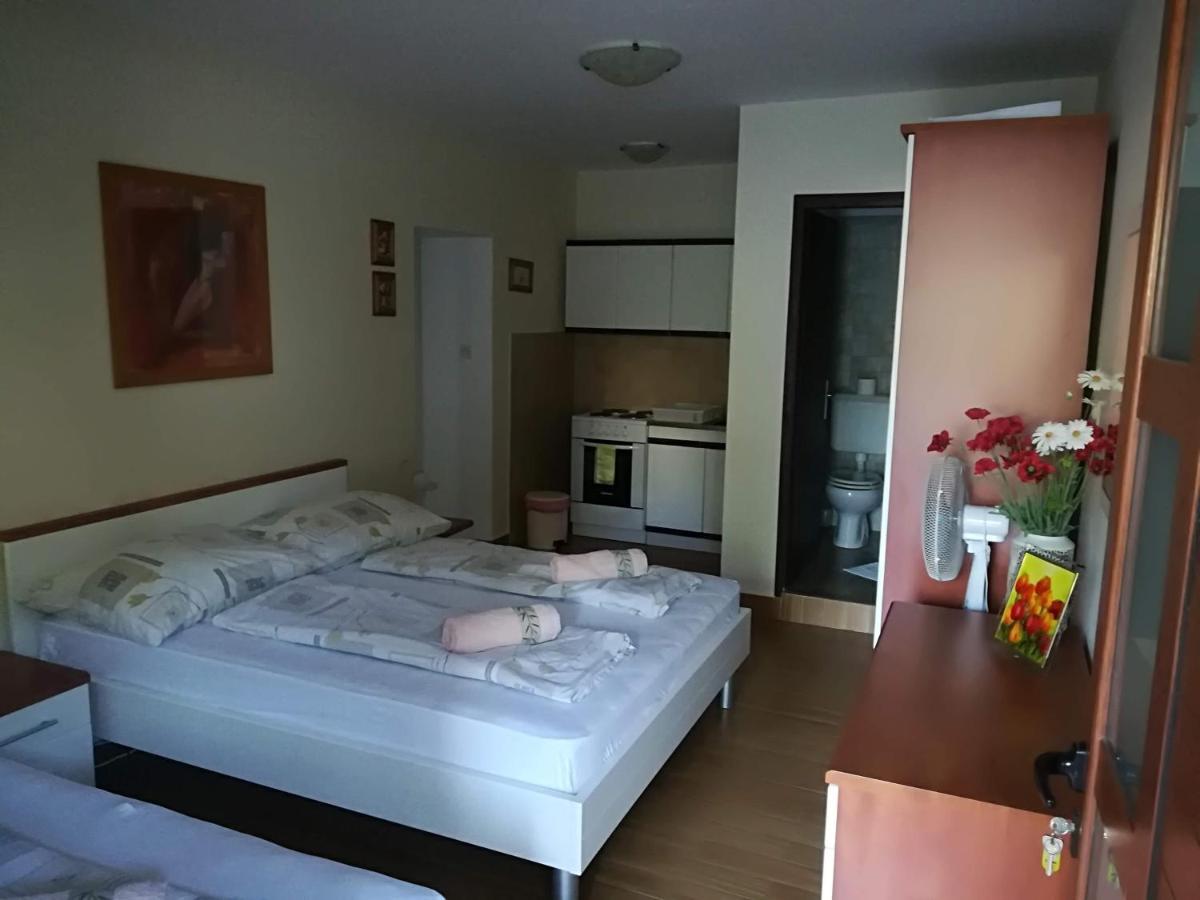 Apartmani Am Krk Town Exterior foto